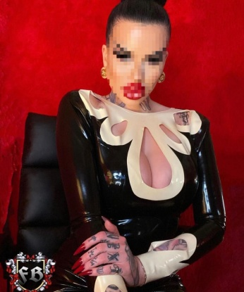 Экспрессивная и откровенная блондинка ждет встречи с почитателем искусства любви. Готова исполнить любые сокровенные желания. Позвони, и это станет началом нашей маленькой сказки! 11813, 20 лет